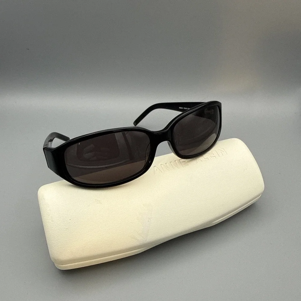 ANNE KLEIN AK5124 Black Oval GRADIENT AUTHENTIC DESIGNER SUNGLASSES 57-16 & Case